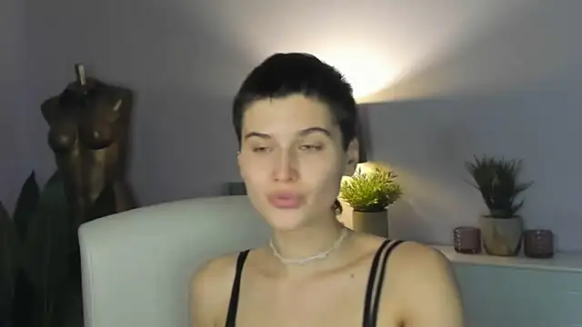 Snapshot of sarah_perfect chatting on 10/19/25, 01:45 sarah perfect online show from 10/19/25, 01:45