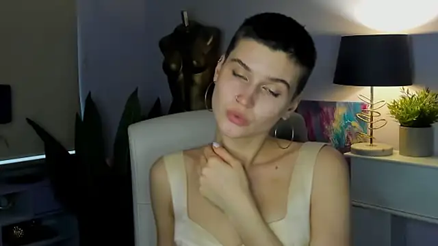 Snapshot of sarah_perfect chatting on 11/04/25, 02:27 sarah perfect online show from 11/04/25, 02:27