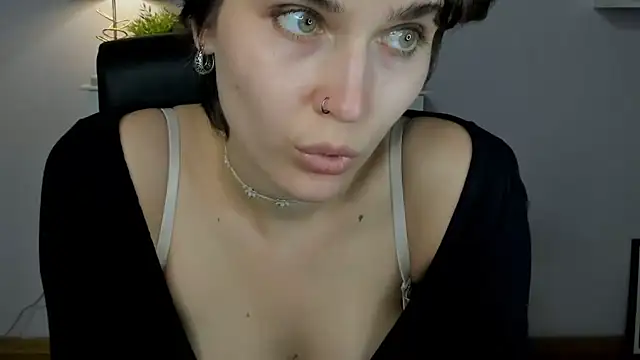 Snapshot of sarah_perfect chatting on 05/21/26, 12:34 sarah perfect online show from 05/21/26, 12:34