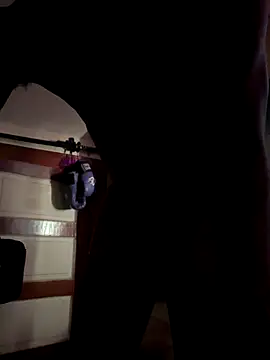 Snapshot of GersonGil1 chatting on 10/22/25, 05:13 GersonGil1 online show from 10/22/25, 05:13