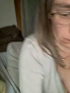 Snapshot of SpiceLea chatting on 01/13/25, 10:24 SpiceLea online show from 01/13/25, 10:24