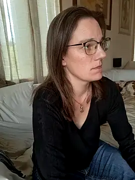 Snapshot of SpiceLea chatting on 01/30/25, 03:08 SpiceLea online show from 01/30/25, 03:08