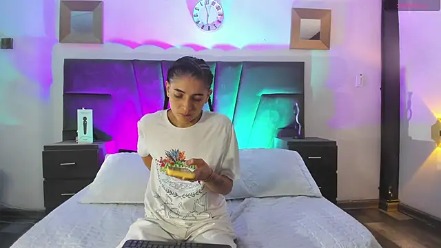 AndreaAndKarina online show from 12/14/24, 06:20