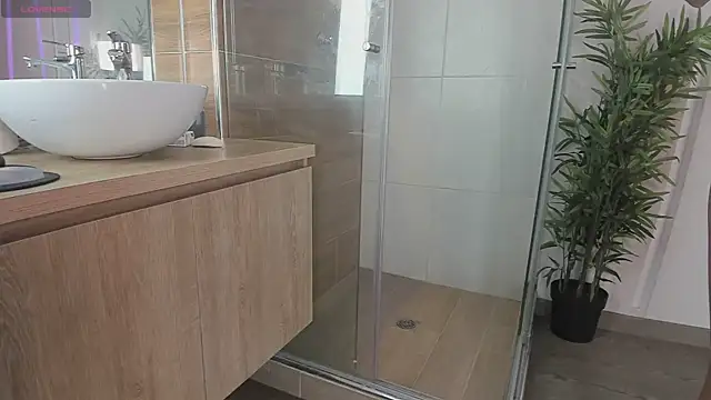 Snapshot of Angelbae- chatting on 01/29/25, 04:19 Angelbae- online show from 01/29/25, 04:19