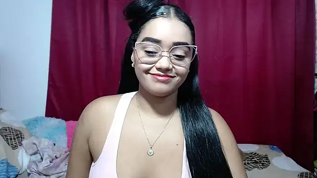 Snapshot of kiara_milf_ chatting on 04/15/26, 08:31 kiara milf online show from 04/15/26, 08:31