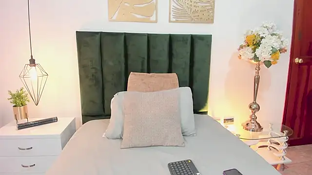 AlissaNix online show from 01/22/25, 12:38