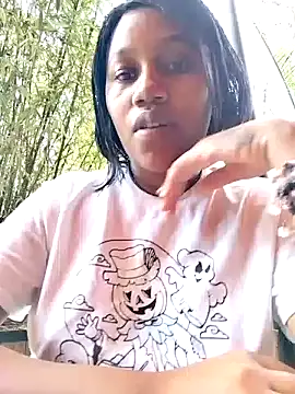 Snapshot of SquirtQueen222 chatting on 12/20/24, 02:27 SquirtQueen222 online show from 12/20/24, 02:27