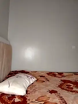 Snapshot of SquirtQueen222 chatting on 01/01/25, 12:00 SquirtQueen222 online show from 01/01/25, 12:00