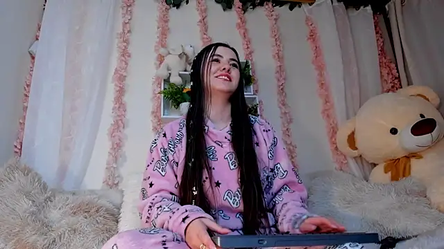 Idara and Edahi01 online show from 11/14/25, 05:17