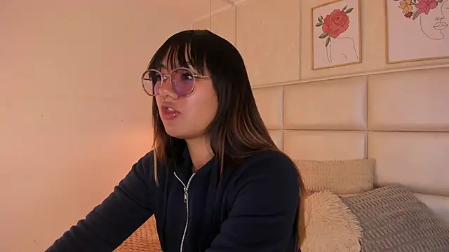 Aily Yozuko online show from 04/23/26, 02:35