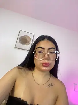 Mia 222 online show from 06/04/26, 10:32