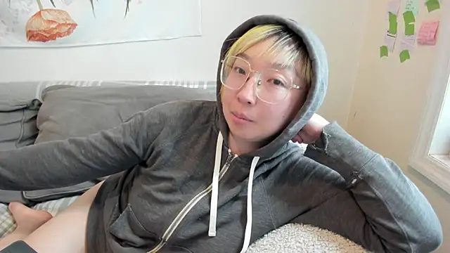 Snapshot of luxgray chatting on 06/19/26, 07:17 luxgray online show from 06/19/26, 07:17