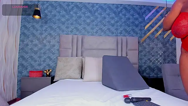 NiiaMoore online show from 03/11/25, 08:20