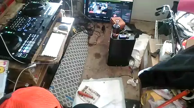 Snapshot of tongueispowerr6d9 chatting on 01/14/25, 03:36 tongueispowerr6d9 online show from 01/14/25, 03:36