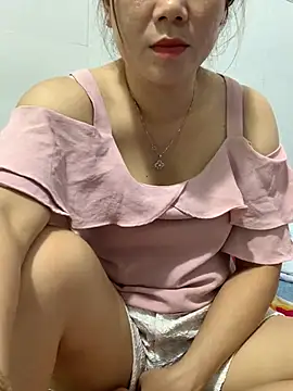 Snapshot of Baby-bigtits chatting on 02/26/25, 06:04 Baby-bigtits online show from 02/26/25, 06:04
