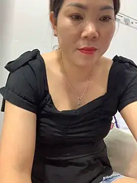 Snapshot of Baby-bigtits chatting on 02/27/25, 02:00 Baby-bigtits online show from 02/27/25, 02:00