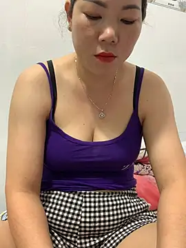 Snapshot of Baby-bigtits chatting on 02/28/25, 05:04 Baby-bigtits online show from 02/28/25, 05:04