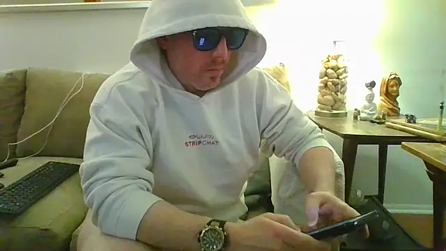 Snapshot of Rock_Pierce chatting on 05/14/26, 11:11 Rock Pierce online show from 05/14/26, 11:11