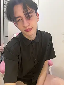 Snapshot of AmondCor chatting on 12/05/24, 02:44 AmondCor online show from 12/05/24, 02:44