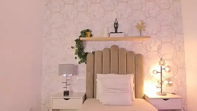 Snapshot of Roma__love chatting on 12/10/24, 12:49 Roma love online show from 12/10/24, 12:49