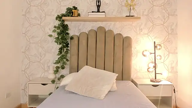 Snapshot of Roma__love chatting on 02/27/25, 11:31 Roma love online show from 02/27/25, 11:31