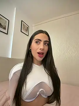 Snapshot of ValeryR_ chatting on 04/16/26, 09:39 ValeryR online show from 04/16/26, 09:39