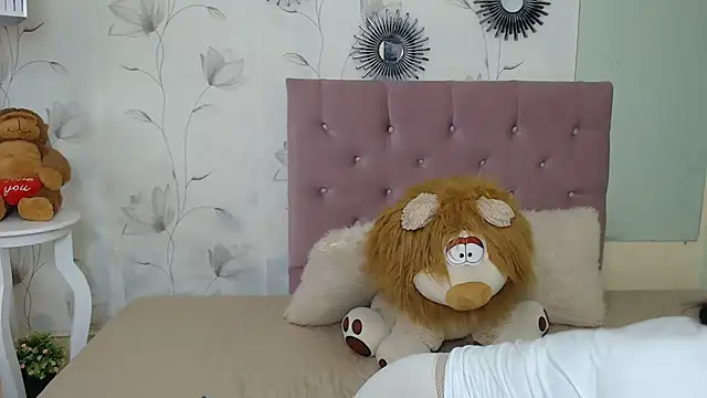 ariel milk online show from 02/17/25, 06:59