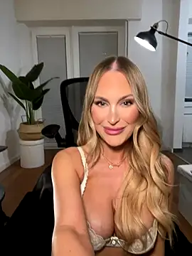 Lena Blom online show from 10/03/25, 07:44