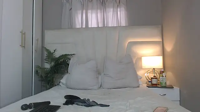 naughtyblackdolie online show from 12/04/25, 05:28