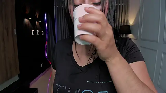 Anna parkker  online show from 11/21/25, 07:23