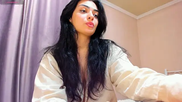 Snapshot of _cleopattra_ chatting on 12/05/24, 04:12  cleopattra  online show from 12/05/24, 04:12