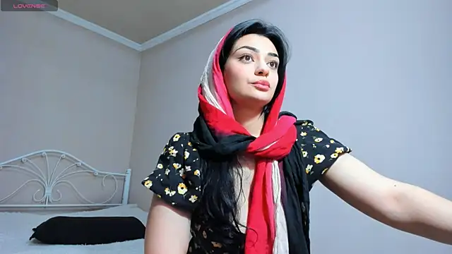 Snapshot of _cleopattra_ chatting on 12/23/24, 04:28  cleopattra  online show from 12/23/24, 04:28