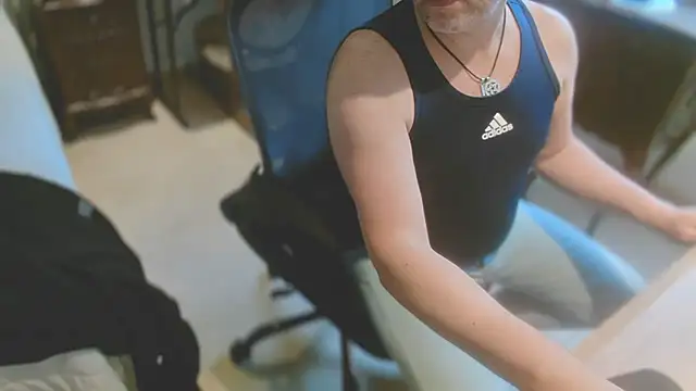 Snapshot of slzypvtpig chatting on 01/18/26, 10:24 slzypvtpig online show from 01/18/26, 10:24