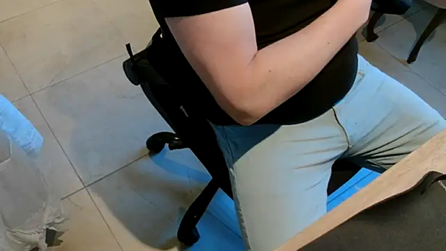 Snapshot of slzypvtpig chatting on 02/08/26, 12:14 slzypvtpig online show from 02/08/26, 12:14