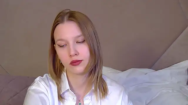 LiliLinn online show from 04/11/26, 07:45