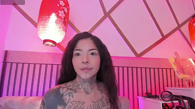 Snapshot of NinaInk chatting on 07/05/26, 01:40 NinaInk online show from 07/05/26, 01:40