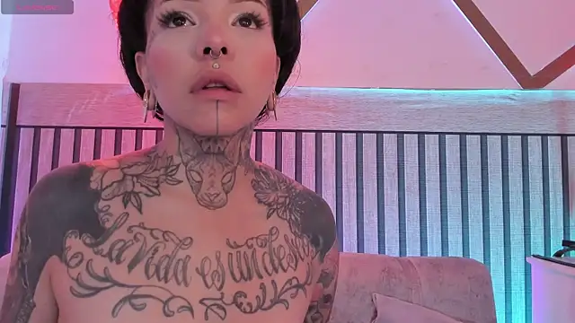Snapshot of NinaInk chatting on 07/18/26, 04:22 NinaInk online show from 07/18/26, 04:22