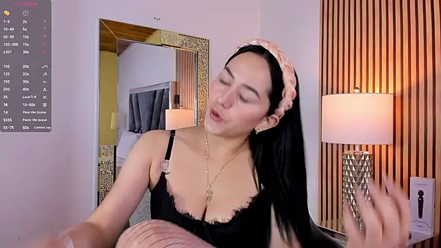 hazel ross tcw online show from 01/25/25, 01:41