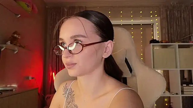 Katy perry  online show from 03/06/25, 02:41