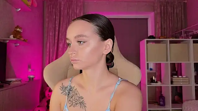 Katy perry  online show from 03/17/25, 02:41