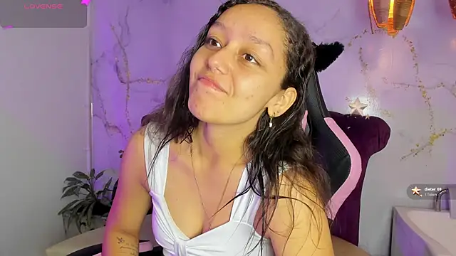 Snapshot of katy_sweet19 chatting on 06/15/26, 11:01 katy sweet19 online show from 06/15/26, 11:01