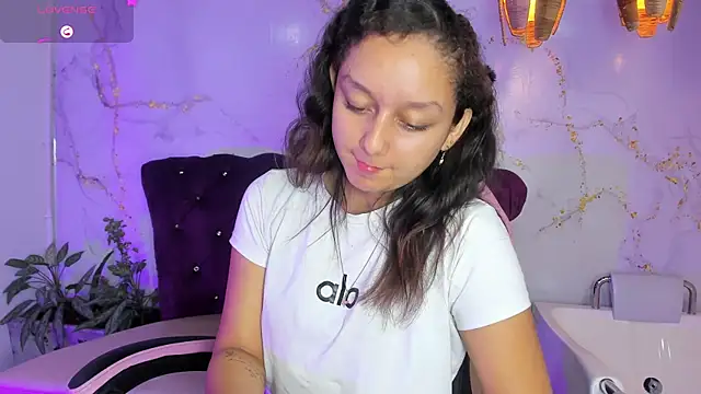Snapshot of katy_sweet19 chatting on 06/27/26, 12:22 katy sweet19 online show from 06/27/26, 12:22
