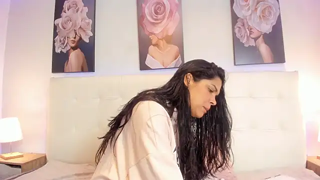 Snapshot of Sweetdreamses_ chatting on 02/05/25, 12:38 Sweetdreamses  online show from 02/05/25, 12:38