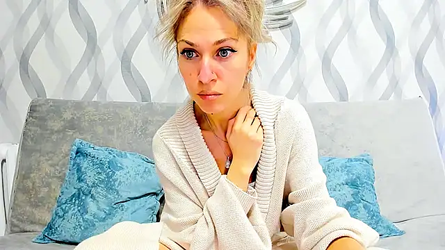 Mona Cruz online show from 02/16/25, 02:43