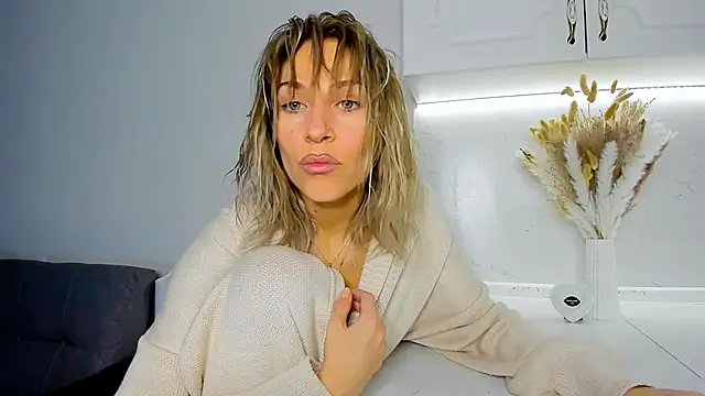 Mona Cruz online show from 02/20/25, 09:09