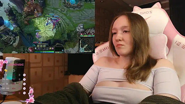 MoonlishSiren online show from 09/17/25, 08:32