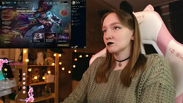 MoonlishSiren online show from 10/28/25, 08:22