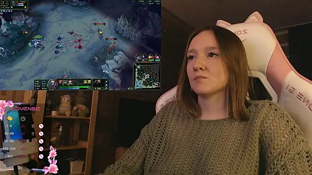 MoonlishSiren online show from 11/25/25, 09:37