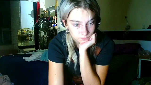 Sophie Bell online show from 09/10/25, 04:51