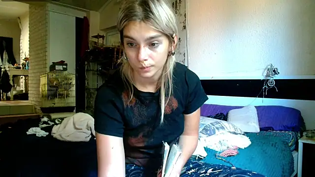 Sophie Bell online show from 09/13/25, 09:53